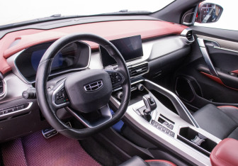 Подержанный автомобиль Geely Coolray 2022 года (9 фото)