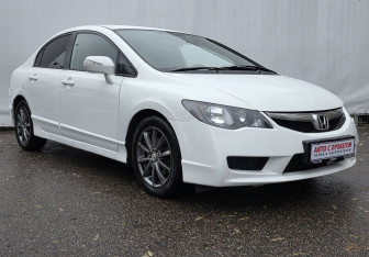 Подержанный автомобиль Honda Civic Sedan 2011 года (3 фото)