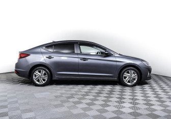 Подержанный автомобиль Hyundai Elantra Sedan 2019 года (4 фото)