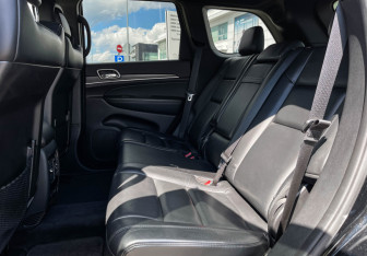 Подержанный автомобиль Jeep Grand Cherokee 2017 года (10 фото)
