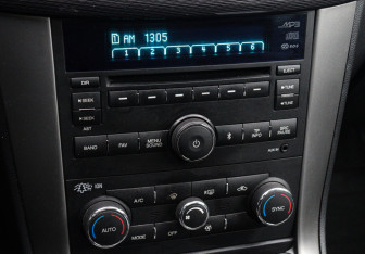 Подержанный автомобиль Chevrolet Captiva 2015 года (17 фото)