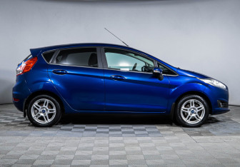 Подержанный автомобиль Ford Fiesta Hatchback 2015 года (4 фото)