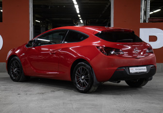 Подержанный автомобиль Opel Astra Hatchback 2012 года (7 фото)