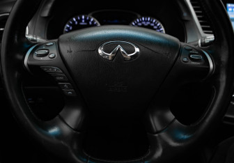 Подержанный автомобиль Infiniti QX60 2018 года (10 фото)
