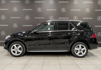 Подержанный автомобиль Mercedes-Benz GLE 2017 года (8 фото)