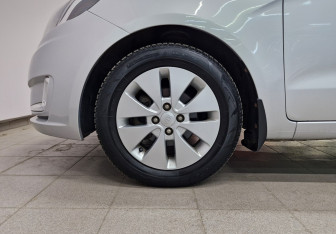 Подержанный автомобиль Kia Rio Sedan 2012 года (11 фото)