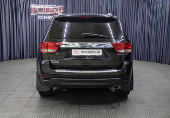 Подержанный автомобиль Jeep Grand Cherokee 2012 года (6 фото)