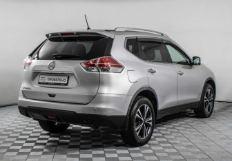 Подержанный автомобиль Nissan X-Trail 2016 года (5 фото)