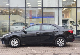 Подержанный автомобиль Toyota Corolla Sedan 2015 года (5 фото)