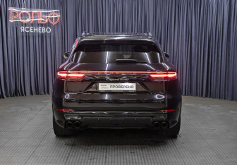 Подержанный автомобиль Porsche Cayenne 2018 года (6 фото)