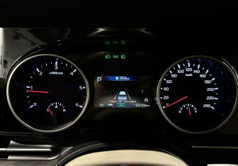 Подержанный автомобиль Kia Carnival 2021 года (20 фото)
