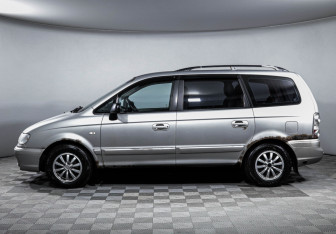 Подержанный автомобиль Hyundai Trajet 2006 года (8 фото)