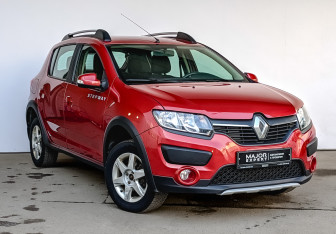 Подержанный автомобиль Renault Sandero 2016 года (3 фото)