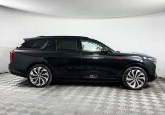 Подержанный автомобиль Hongqi E-HS9 2023 года (4 фото)