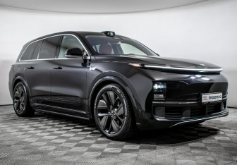 Подержанный автомобиль LiXiang L9 2023 года (3 фото)