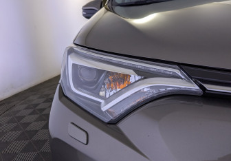 Подержанный автомобиль Toyota RAV4 2018 года (17 фото)