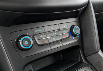 Подержанный автомобиль Ford Focus Wagon 2017 года (21 фото)