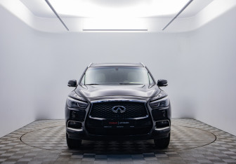 Подержанный автомобиль Infiniti QX60 2018 года (2 фото)