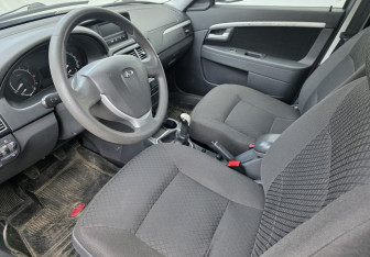 Подержанный автомобиль LADA (ВАЗ) Priora Wagon 2015 года (9 фото)