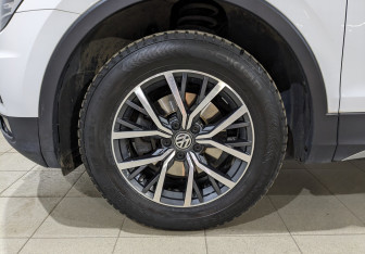 Подержанный автомобиль Volkswagen Tiguan 2020 года (11 фото)