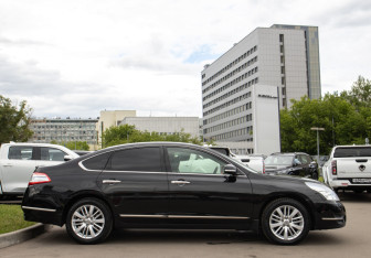 Подержанный автомобиль Nissan Teana 2012 года (3 фото)