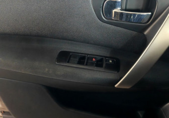 Подержанный автомобиль Nissan Qashqai+2 2012 года (19 фото)