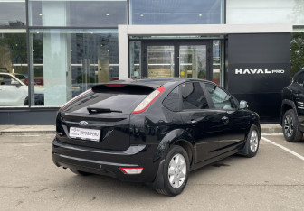 Подержанный автомобиль Ford Focus Hatchback 2010 года (5 фото)