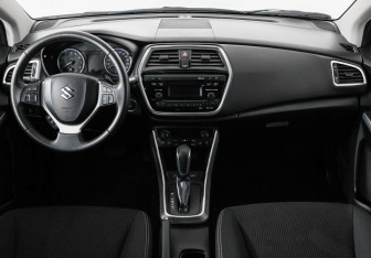 Подержанный автомобиль Suzuki SX4 Hatchback 2016 года (6 фото)