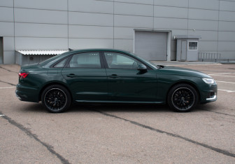 Подержанный автомобиль Audi A4 Sedan 2021 года (4 фото)