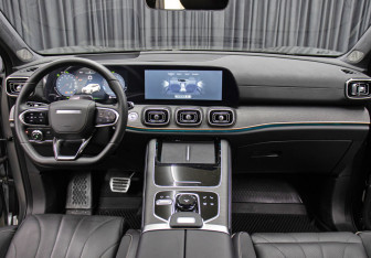 Подержанный автомобиль Jaecoo J8 2024 года (14 фото)