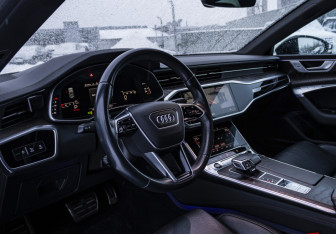 Подержанный автомобиль Audi A7 2021 года (14 фото)