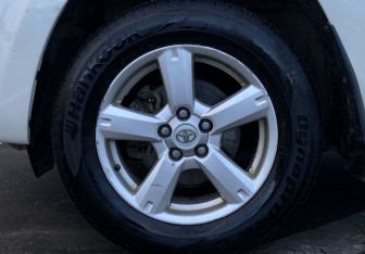 Подержанный автомобиль Toyota RAV4 2012 года (9 фото)