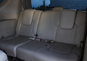 Подержанный автомобиль Infiniti QX80 2017 года (19 фото)
