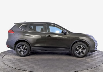 Подержанный автомобиль Nissan X-Trail 2018 года (4 фото)