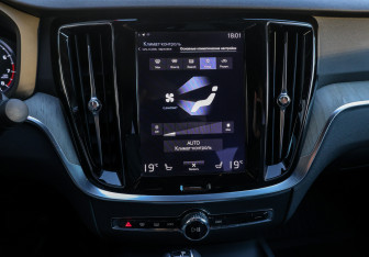 Подержанный автомобиль Volvo S60 2019 года (21 фото)