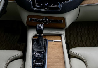 Подержанный автомобиль Volvo XC90 2015 года (14 фото)