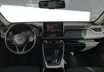 Подержанный автомобиль Toyota RAV4 2021 года (14 фото)