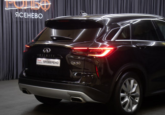 Подержанный автомобиль Infiniti QX50 2019 года (25 фото)