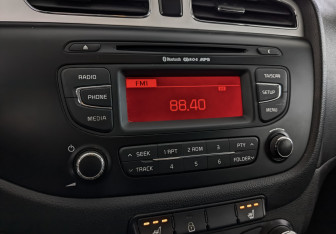 Подержанный автомобиль Kia Ceed Hatchback 2014 года (27 фото)