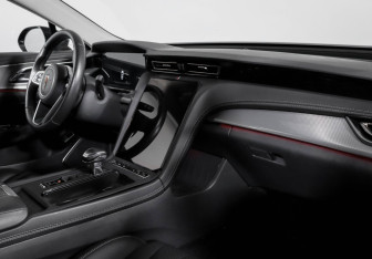 Подержанный автомобиль Hongqi H5 2023 года (9 фото)