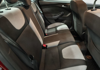Подержанный автомобиль Ford Focus Sedan 2013 года (12 фото)
