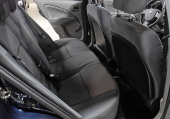 Подержанный автомобиль Nissan Almera Classic 2011 года (12 фото)