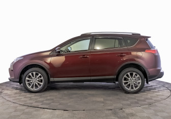 Подержанный автомобиль Toyota RAV4 2016 года (8 фото)