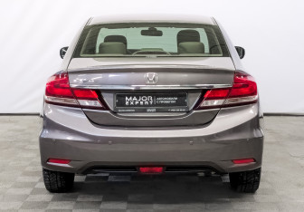 Подержанный автомобиль Honda Civic Sedan 2013 года (6 фото)