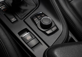 Подержанный автомобиль BMW X1 2018 года (19 фото)