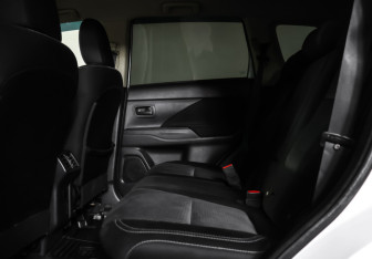 Подержанный автомобиль Mitsubishi Outlander 2019 года (12 фото)