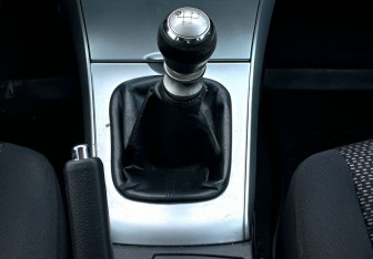 Подержанный автомобиль Toyota Corolla Sedan 2011 года (14 фото)