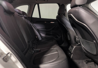 Подержанный автомобиль BMW X1 2018 года (14 фото)