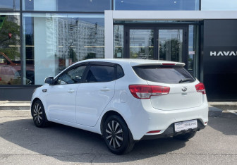 Подержанный автомобиль Kia Rio Hatchback 2016 года (7 фото)