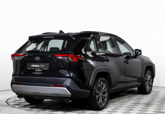 Подержанный автомобиль Toyota RAV4 2025 года (4 фото)